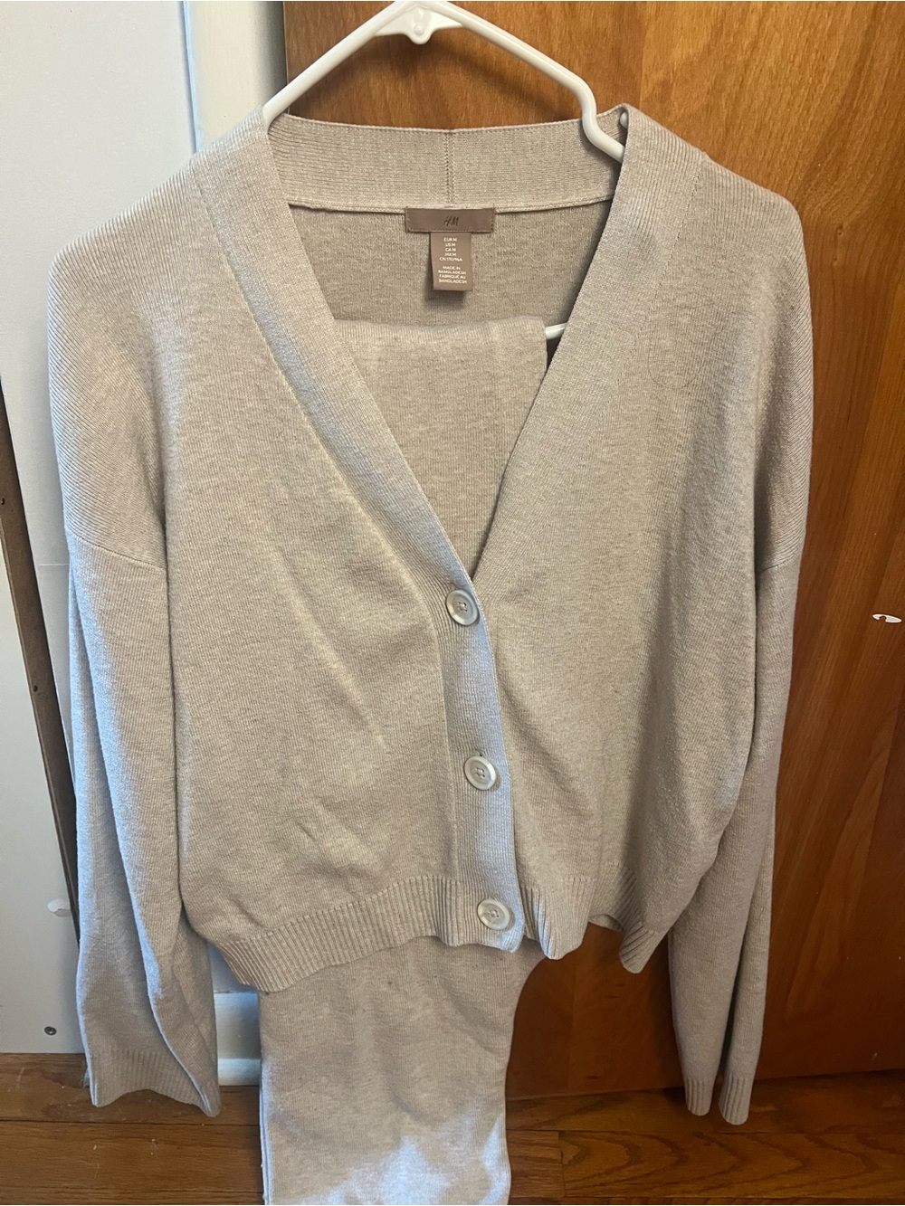 H&M Light Beige V-Neck Button Front Cardigan - Women's